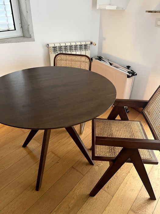 Round wooden table (100cm)