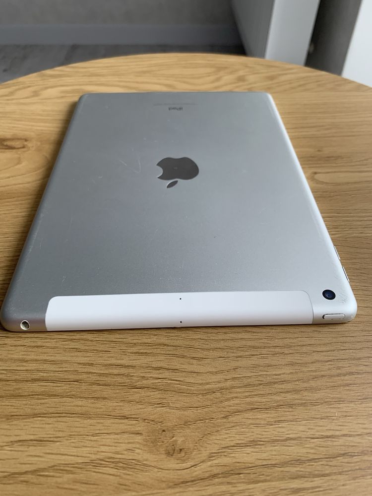iPad ( 6-th Generation) 32gb, Silver, 2018