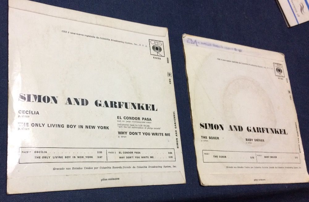 2 vinis de 45 RPM dos Simon and Garfunkel