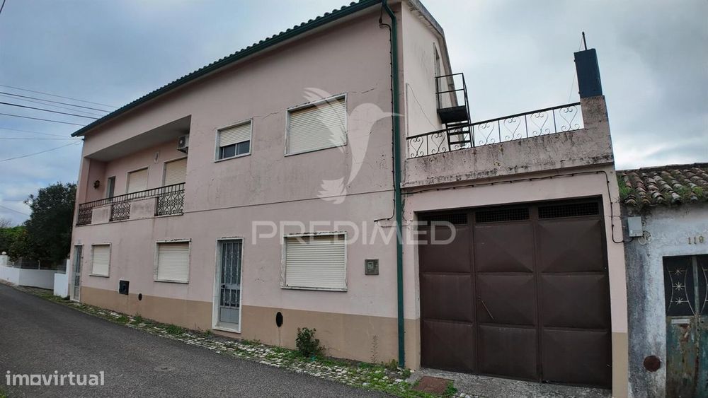 Moradia T6 com Anexos e Terreno em Pousados – A 5 Minutos de Alcanena