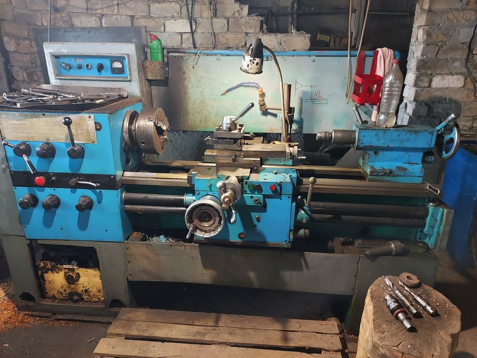 Токарний станок 1Е 95