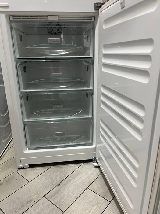 Холодильник Miele 2m,привезена з ЄС