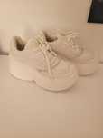 Buty Bershka na koturnie