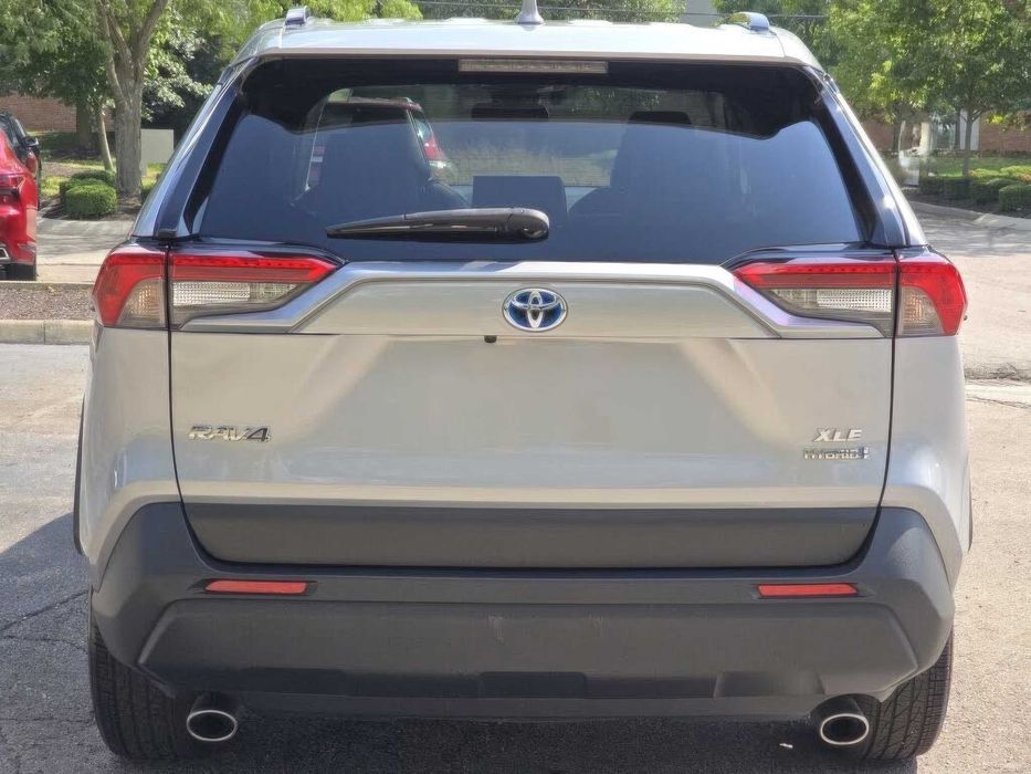 Toyota RAV4 Hybrid XLE Premium      2022