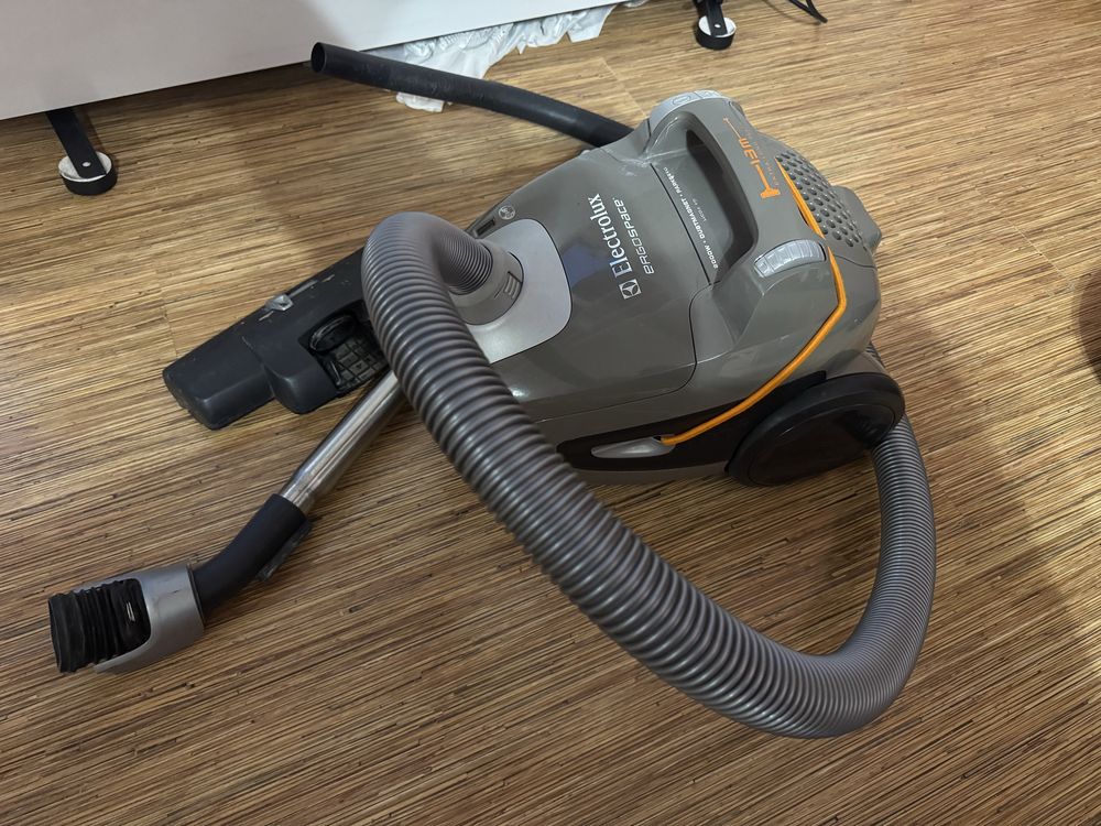 Пилосос electrolux ze330g