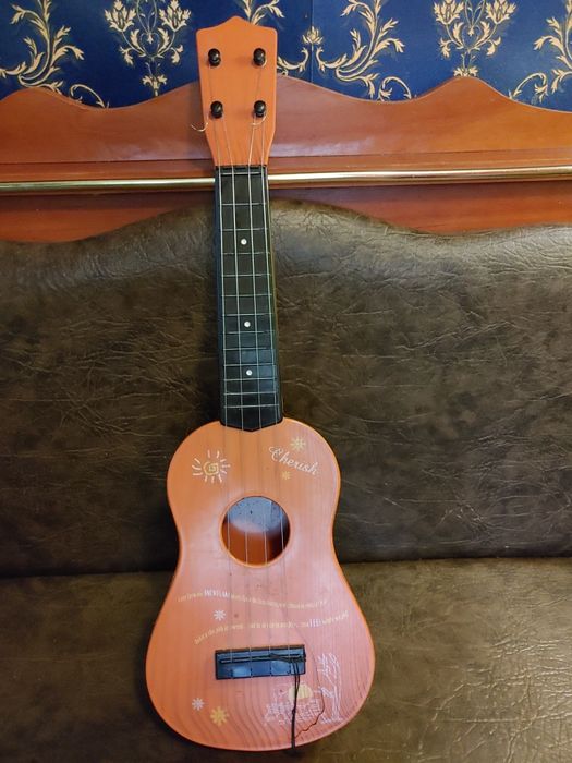 Гитара детская б/у