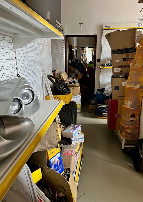 Likwidacja sklepu motoryzacyjnego (oświetlenie, tuning) wyprzedaż FVAT