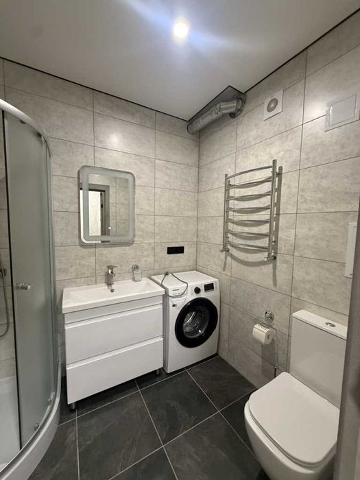 Дворівнева 2к квартира 72м2, поверх 1/5, з меблями та технікою, Центр