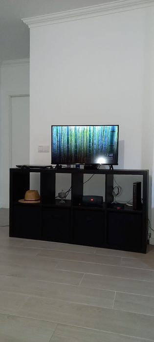 Estante sala com arrumos