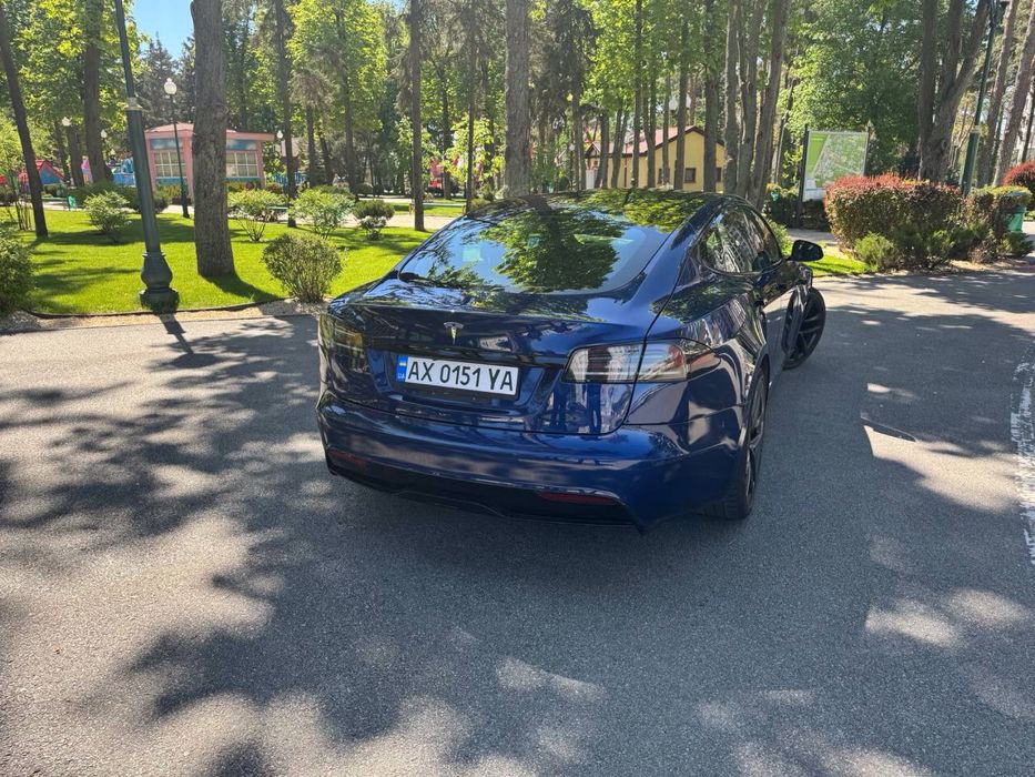 Тесла модель S 2022 года