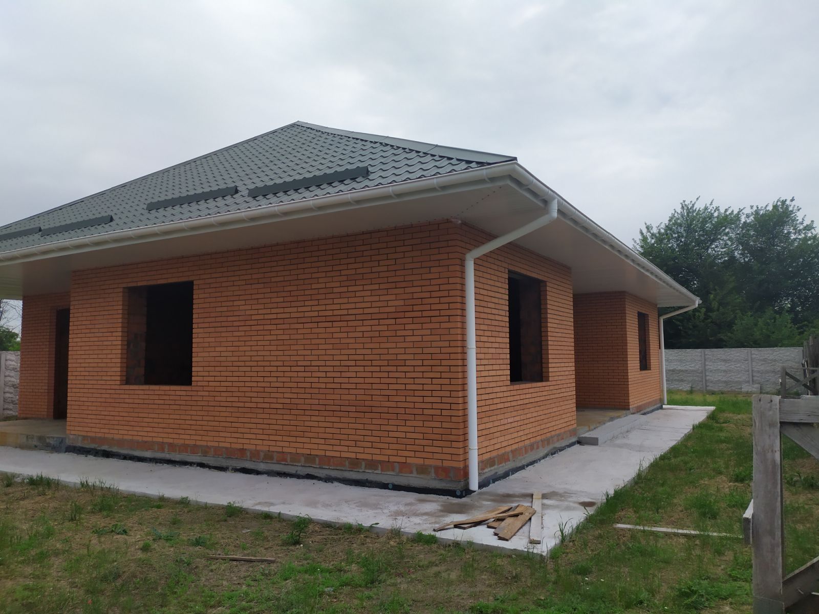 Продам дом в Обуховке рядом с лесом.