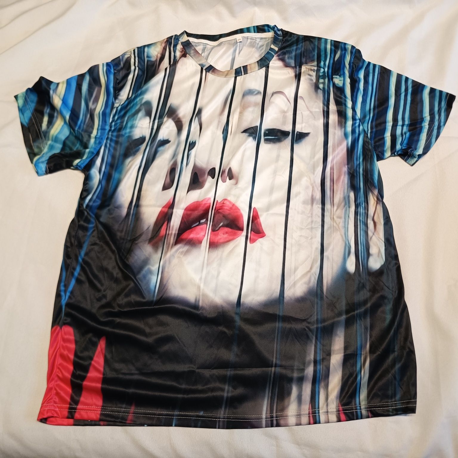 Madonna koszulka t-shirt nowa
Koszulka nylonowa z wizerunkiem królowej