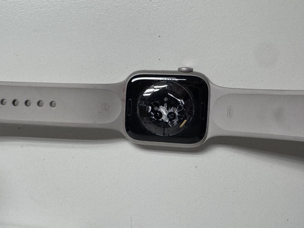 Apple watch series 8 45 mm cellular starlight aluminum uszkodzony