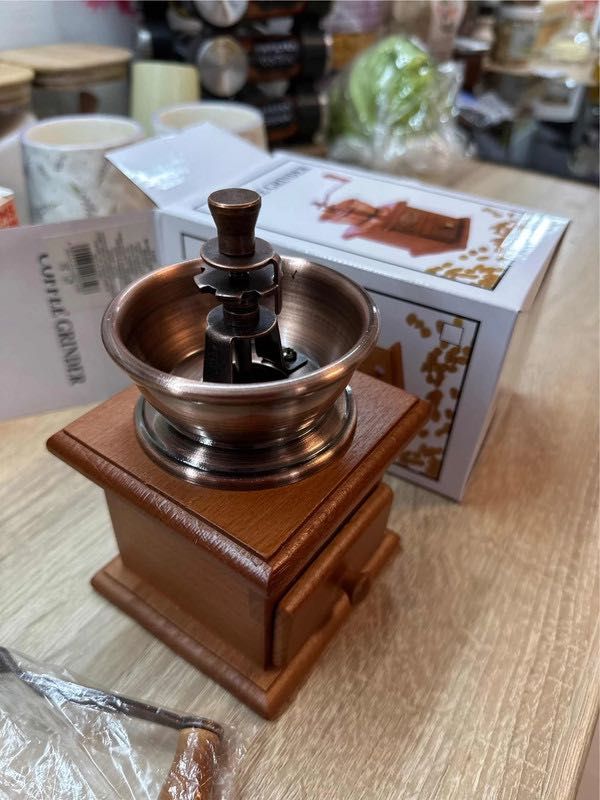 Młynek ręczny do kawy pieprzu przypraw regulacja mielenia retro