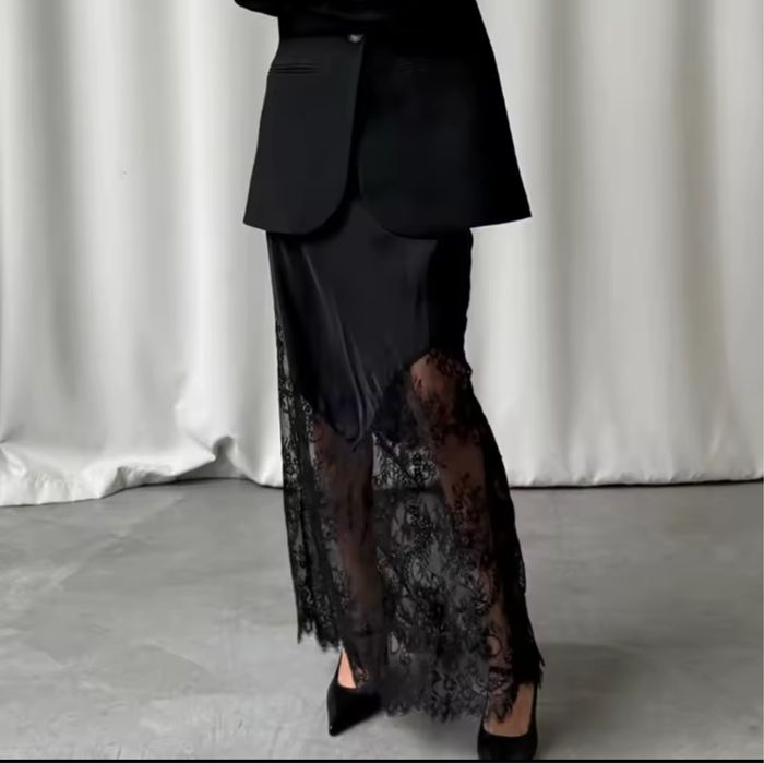 Шовкова чорна спіднция з мереживом