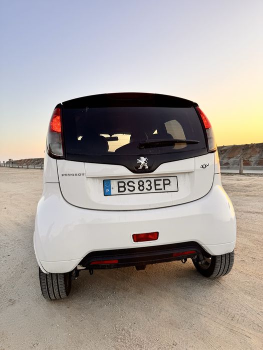 Peugeot iOn  2012