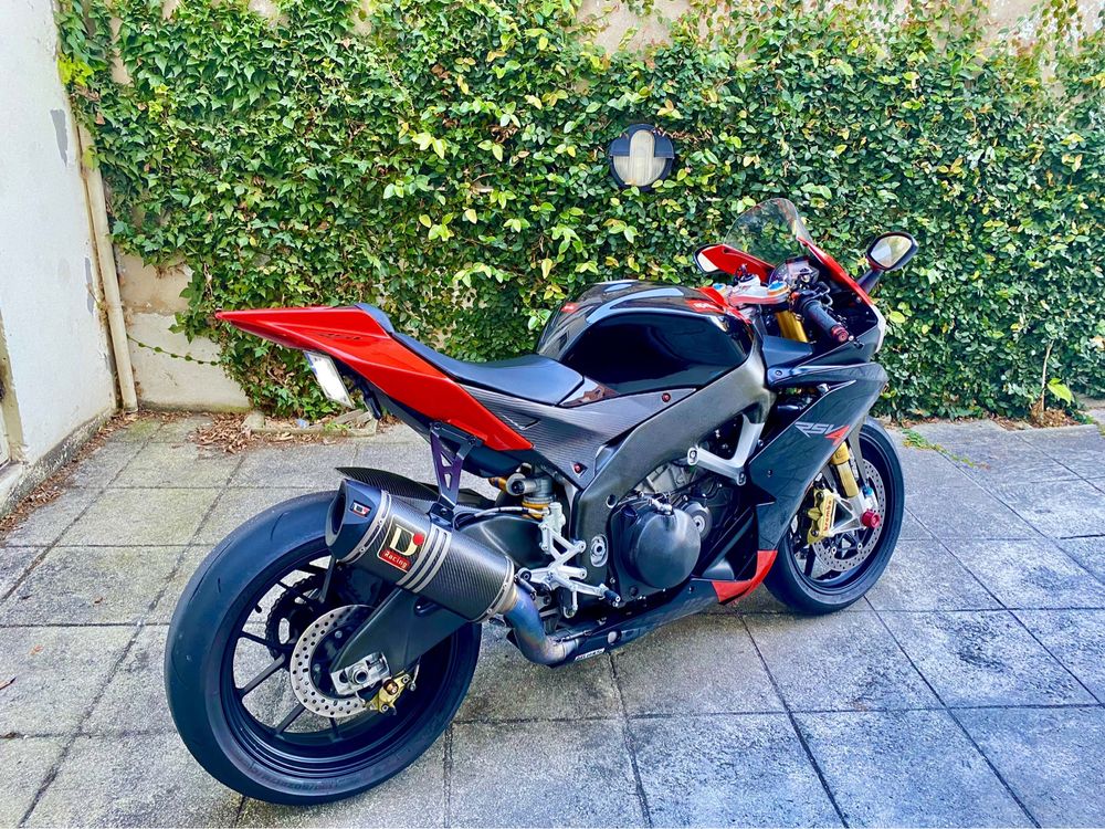 Aprilia RSV4 Factory