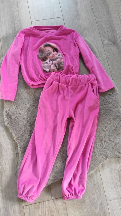 Dres welurowy dla dziewczynki rozmiar 116/122