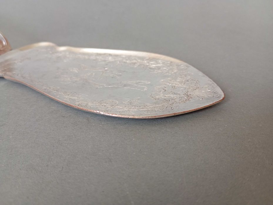 Posrebrzana łopatka do ciasta z amorkiem