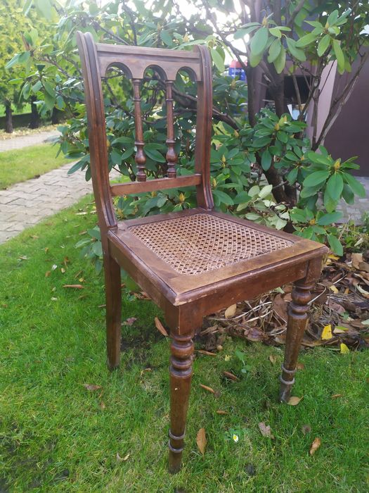 Stare przedwojenne krzesło