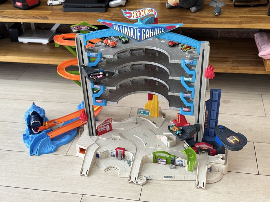 Трек Hot Wheels Ultimate Garage CMP80