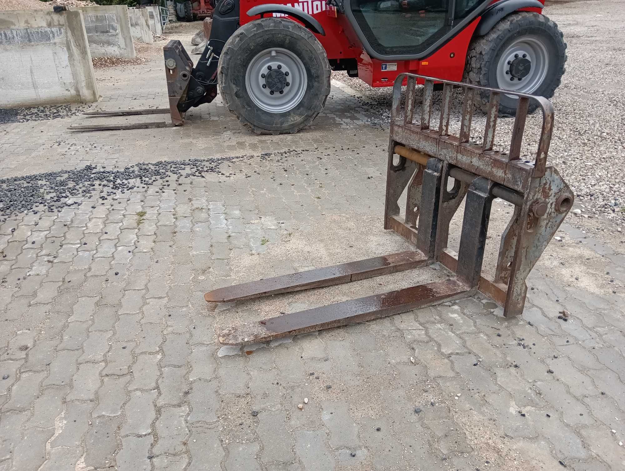 Troco Porta paletes Manitou por Balde capacidade 1m3