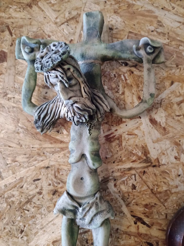Crucifixo antigo do artista plástico Licínio