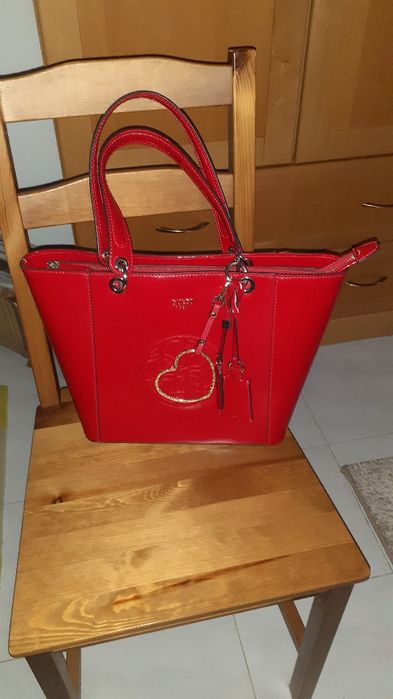 Mala vermelha grande de Verniz ( GUESS )  C/ Nova