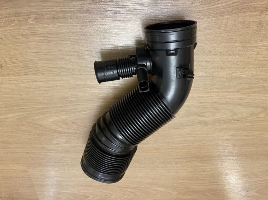 Патрубок Audi Seat Leon Toledo Skoda Volkswagen Bora, Golf новий