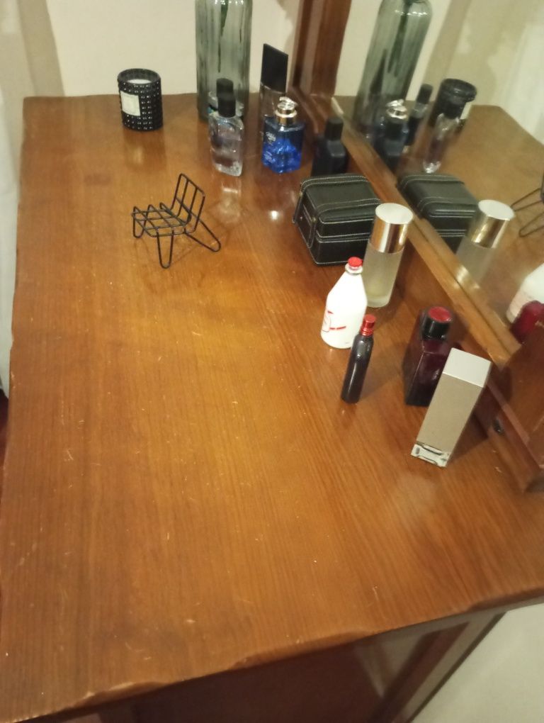 Cómoda para quarto com espelho