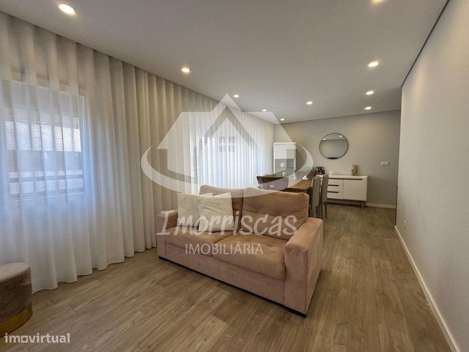 Apartamento T2 com parqueamento na Quinta do Conventinho, Santo Ant...