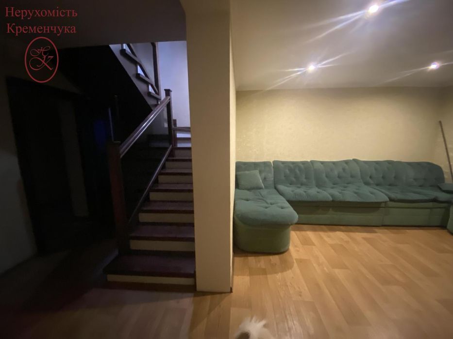 Продаж просторий та сучасний будинок комфорт-класу.