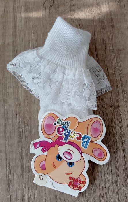 Nowe skarpetki niemowlęce z koronką