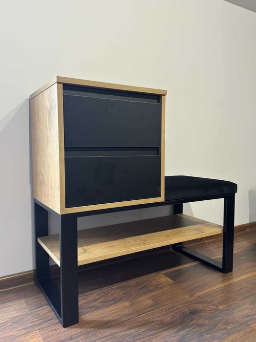 Szafka na buty z tapicerowanym siedziskiem na konstrukcji stalowej