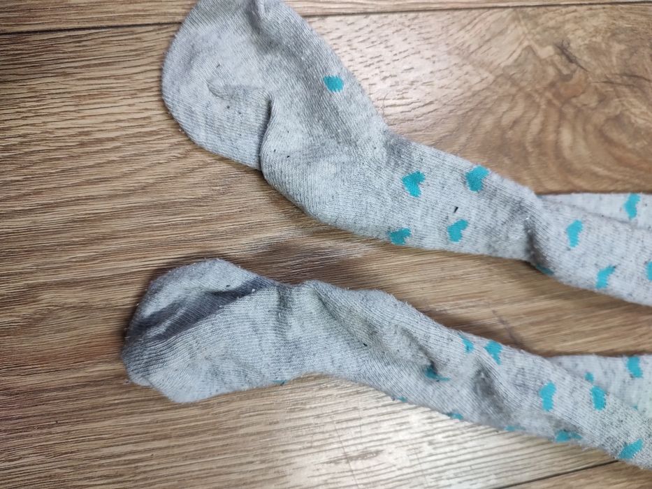 Szare rajstopki w turkusowe serduszka rozmiar 86