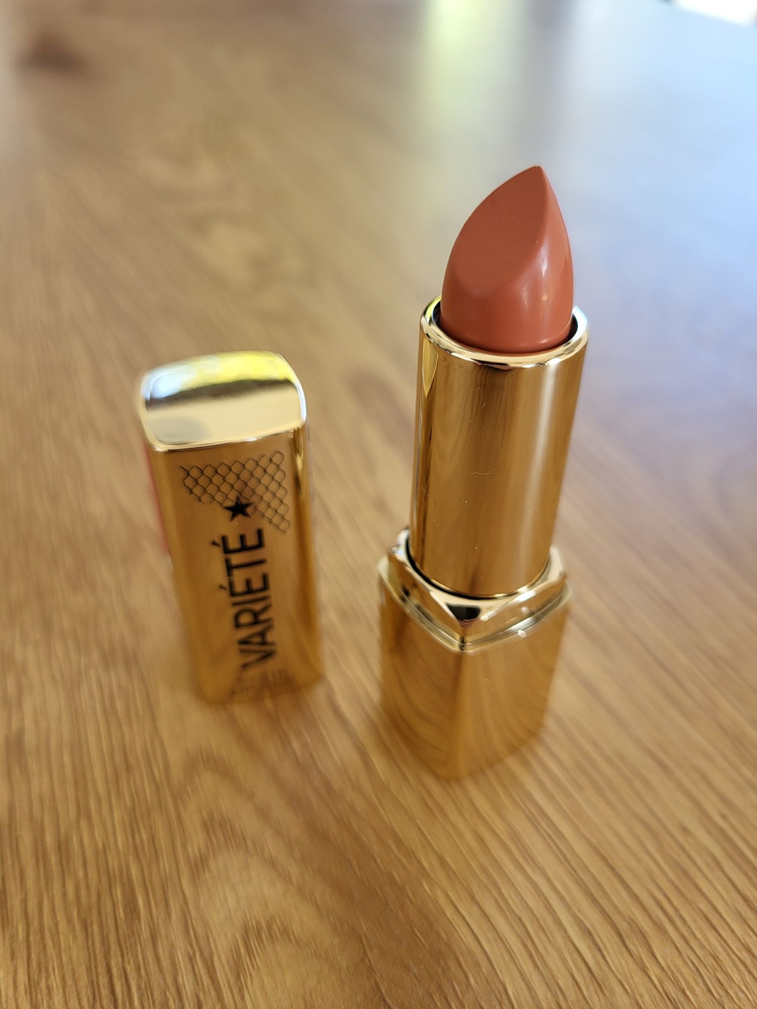 Pomadka satynowa Eveline Cosmetics Variete, 03