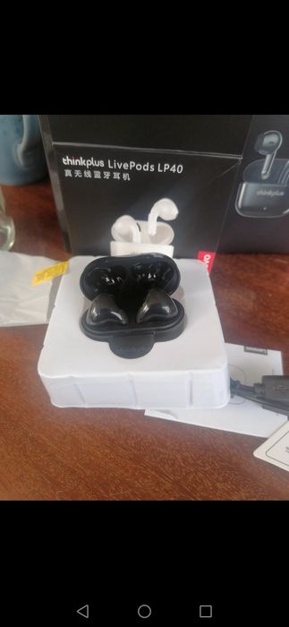 Live pods Lenovo LP40 preto e branco