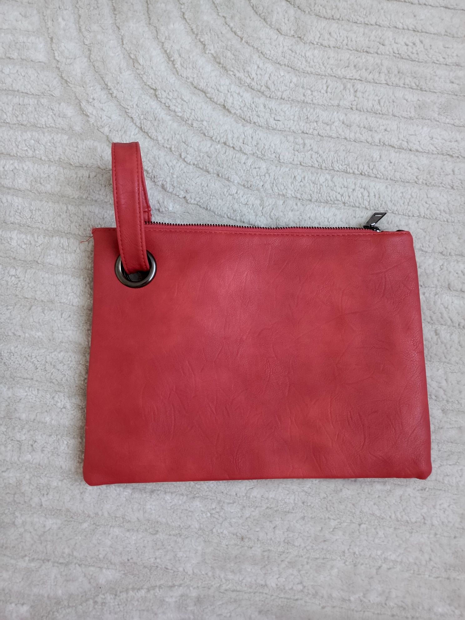 Czerwona torebka typu clutch do ręki elegancka kopertówka