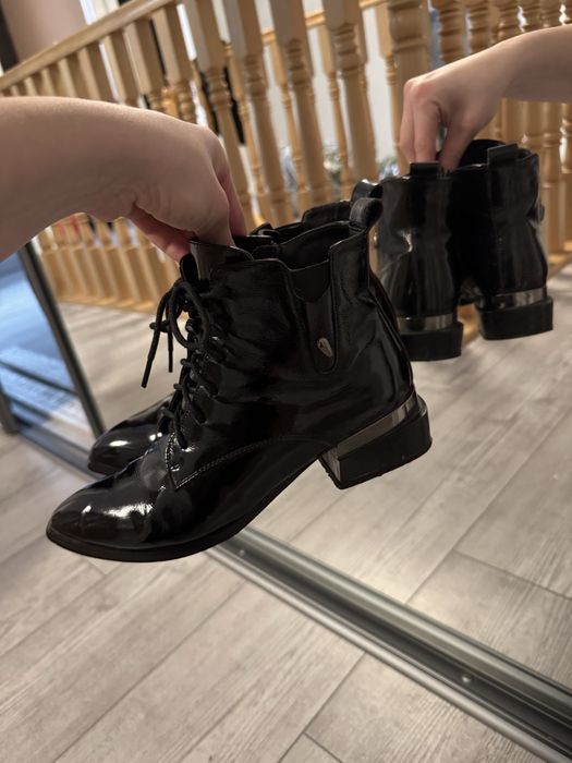 Продам ботінки лакові