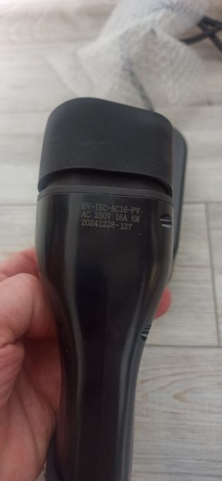 Зарядний пристрій до електромобіля