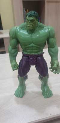 Boneco do hulk em bom estado