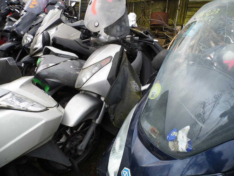 PIAGGIO BEVERLY 125 silnik lagi szyba licznik stelaż podłoga czesci