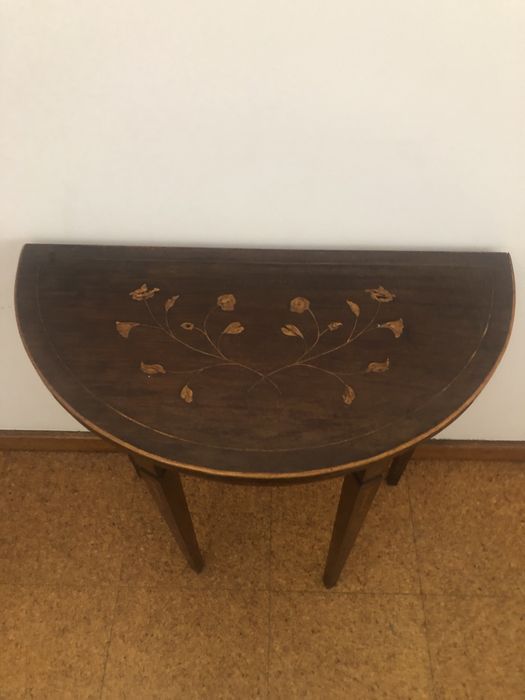 Mesinha meia lua em madeira estilo D. Maria