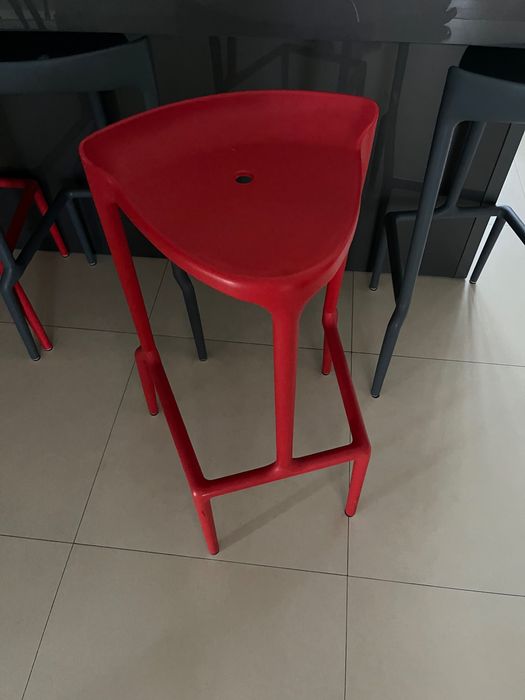 4 włoskie , luksusowe Hokery