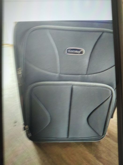 Продам новый чемодан