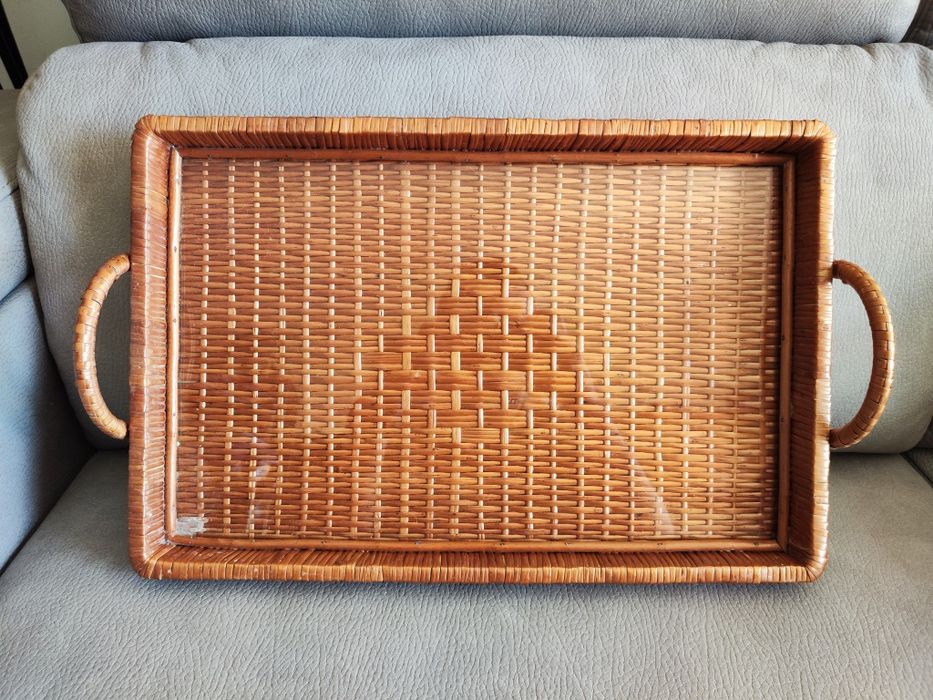 Tabuleiro de servir em vime