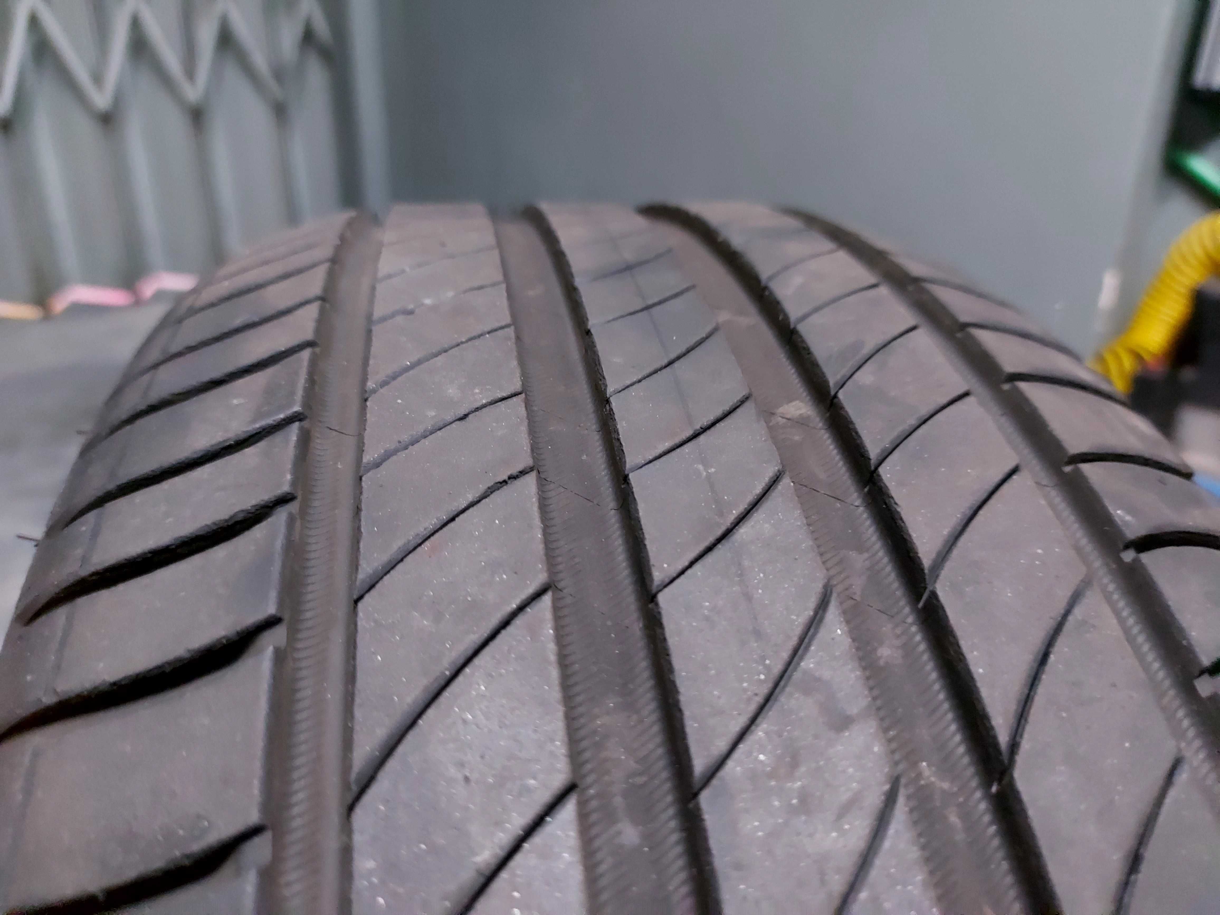 Pneu Michelin 255 45 R18