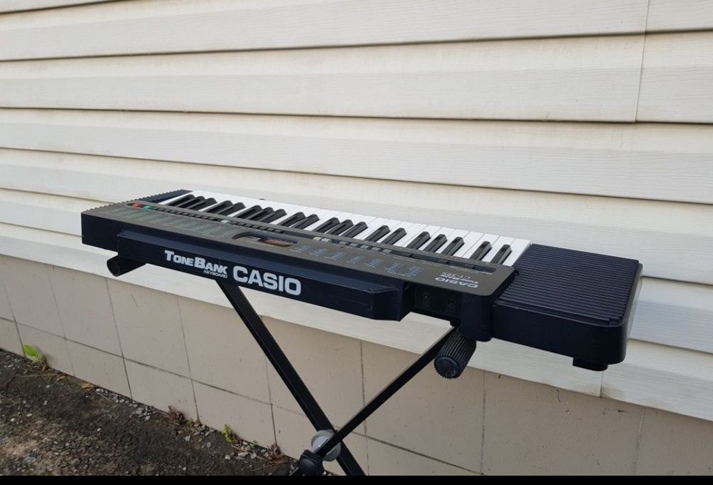 Синтезатор Yamaha PSR-7 +1/ CASIO CT-395,  на 49 клавіш, б/у