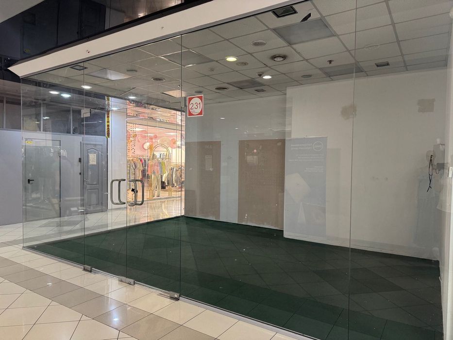 Оренда 24 кв.м у ТЦ Олімпійський, вул. Велика Васильківська 72. Без %!