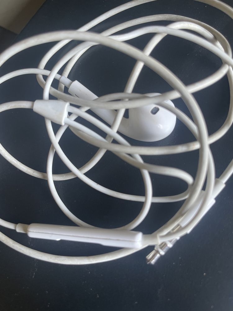 Наушники Apple EarPods with 3.5mm Headphone Plug (MNHF2/MWU53)